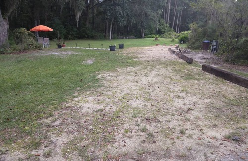 Alachua Location De VR | Full hook up RV Trailer site on private 1 acre Conveniently located