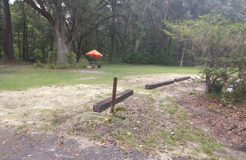 Alachua Location De VR | Full hook up RV Trailer site on private 1 acre Conveniently located