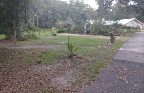 Alachua Location De VR | Full hook up RV Trailer site on private 1 acre Conveniently located