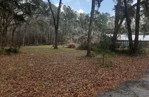 Alachua Location De VR | Full hook up RV Trailer site on private 1 acre Conveniently located
