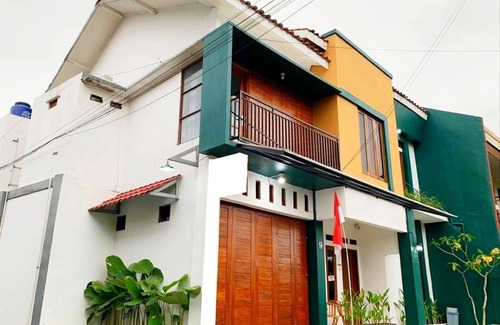 Depok Maison | Full House 6 BR with Privat Pool near Maguwoharjo Stadium @FHStay Maguwo