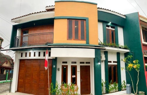 Depok Maison | Full House 6 BR with Privat Pool near Maguwoharjo Stadium @FHStay Maguwo