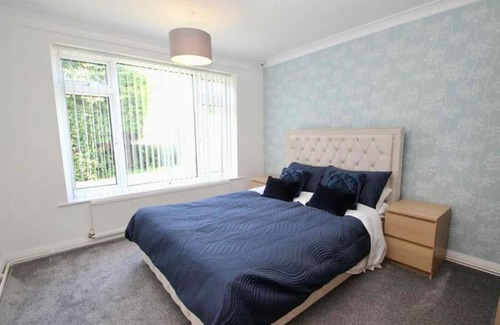 Thurnscoe Maison | Full Modern Home - short & long stays