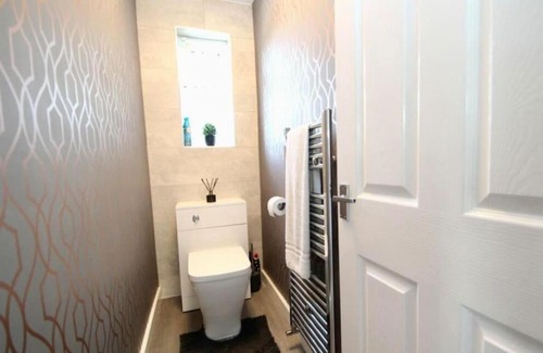 Thurnscoe Maison | Full Modern Home - short & long stays