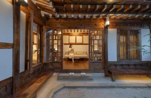 Gahoe-dong Villa | Full moon hanok - Premium stay , Open sale