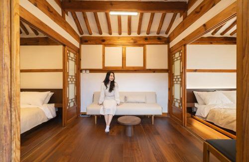 Gahoe-dong Villa | Full moon hanok - Premium stay , Open sale