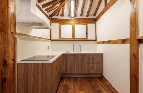 Gahoe-dong Villa | Full moon hanok - Premium stay , Open sale