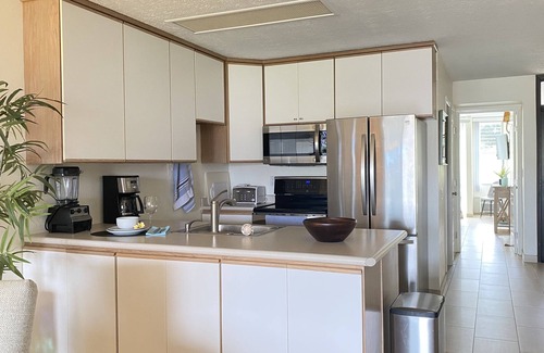 Kihei Copropriété | VUE PLEINE OCÉAN MODERNE SPACIEUX HAUT DE GAMME REMODELÉ A / C DANS LE SALON + CHAMBRES