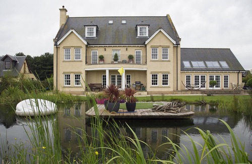 Gullane Villa | Internet, table de billard pleine grandeur, feu de bois, Tesco livre - Bliss!