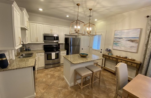 Oxford Maison | Full Townhouse Fleur de Lis condominiums 1 Mile To Stadiums