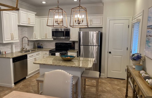 Oxford Maison | Full Townhouse Fleur de Lis condominiums 1 Mile To Stadiums