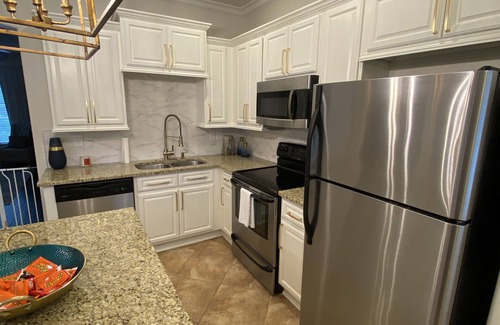Oxford Maison | Full Townhouse Fleur de Lis condominiums 1 Mile To Stadiums