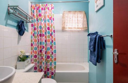 Salt Gut Maison | Fully AC 2BR, 5 mins from Ian Fleming Int Airport