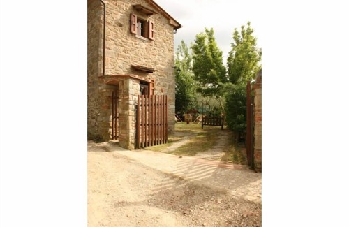 Montecchio Villa | Maison en pierre complètement indépendante et clôturée, porche extérieur. Jardin équipé avec table,