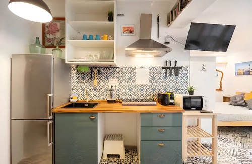 Sant Adria de Besos Appartement | ValueStayBCN Studio with Patio, WiFi, AC, Kitchen, Bathroom, TV, Washing Machine