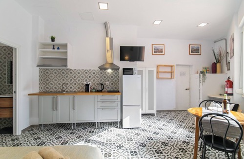 Sant Adria de Besos Appartement | Fully equipped studio, 15 minutes from downtown BCN, 8 min. walk from the beach