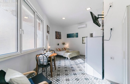 Sant Adria de Besos Appartement | Fully equipped studio, 15 minutes from downtown BCN, 8 min. walk from the beach