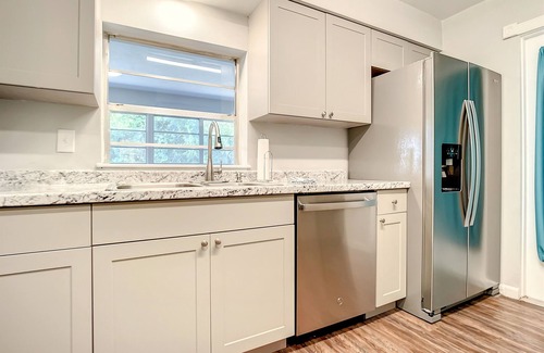 Deltona Lakes Maison | ON SALE 3BR Home w/ Patio Near Beach & Disneyworld