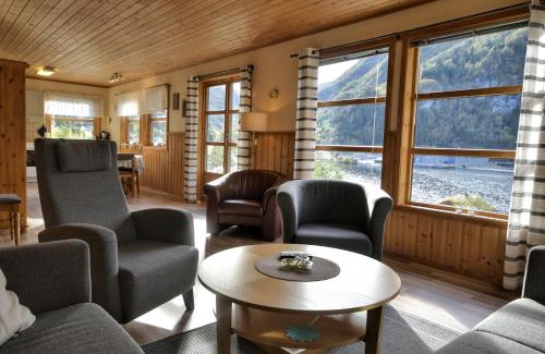 Volda Maison | Fully equipped cabin by the fjord
