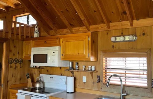 Alto Cabine | cabine entièrement équipée pour une escapade de week-end avec barbecue au propane et un bain à remous