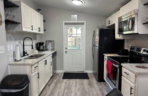 Candler Maison | Fully Equipped Cottage, Right Next to Lake Weir