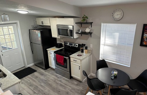 Candler Maison | Fully Equipped Cottage, Right Next to Lake Weir