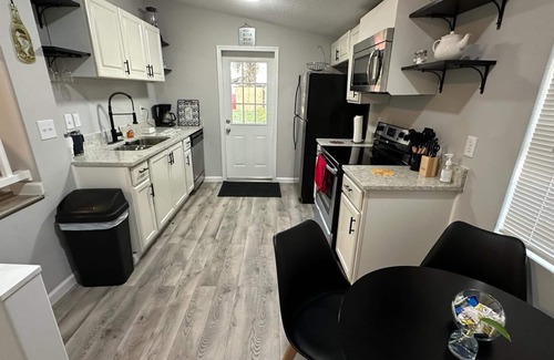 Candler Maison | Fully Equipped Cottage, Right Next to Lake Weir