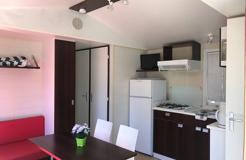 Vic-la-Gardiole Maison | Fully-equipped mobile-home rental in campsite 4* for up to 4 people.