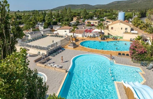 Vic-la-Gardiole Maison | Fully-equipped mobile-home rental in campsite 4* for up to 4 people.