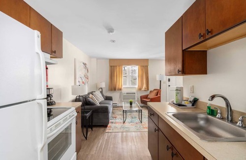 Beverly Hôtel | Fully Equipped Kitchen and Free Parking Included for a Hassle-Free Stay