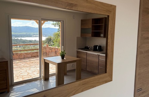 Santa Giulia Villa | Mini Villa tout équipée vue plage de Santa-Giulia depuis sa terrasse de 34 m2