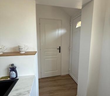 Montreuil-Bellay Appartement | Fully equipped one-bedroom apartment, unpack your bags
