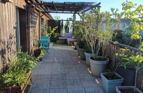 Sainte-Eulalie Appartement | Fully-equipped T2 apartment with large terrace.