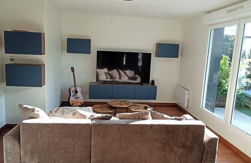 Sainte-Eulalie Appartement | Fully-equipped T2 apartment with large terrace.
