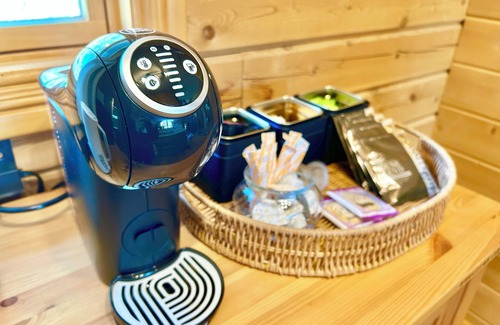 Sano Cabine | Fully equipped with wood stove, large projector, hammock, board games, toys, and other amenities for a comfortable stay! Modern log house, 17 minutes from Ashikaga Flower Park!