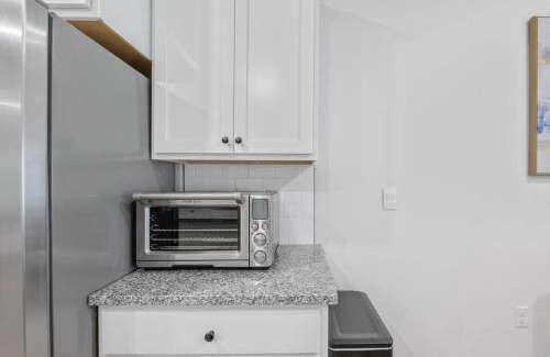 Tallahassee Maison | Fully-Fenced Backyard l Perfect for Families and Groups