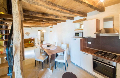 Zabrezani Villa | Entièrement clôturé, piscine privée, entièrement climatisé, accepte les animaux domestiques