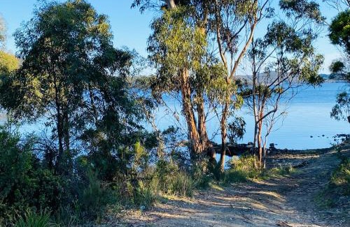 Lunawanna Maison | Fully fenced, wrap around decks, water on 3 sides