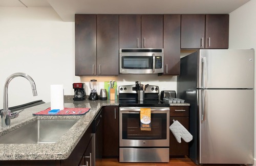 Center City West Appartement | Fully Furnished 2 Bedroom Apartment Near Rittenhouse Apts by RedAwning