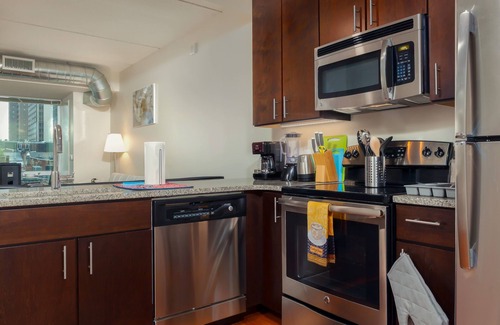Center City West Appartement | Fully Furnished 2 Bedroom Apartment Near Rittenhouse Apts by RedAwning