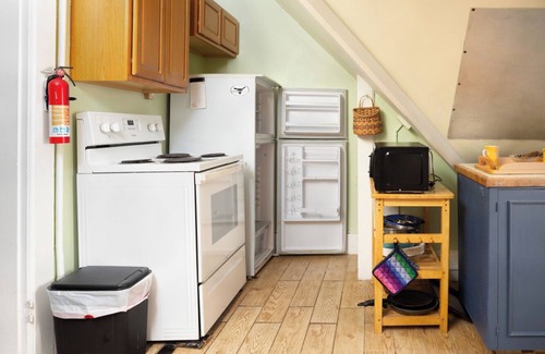 Brattleboro Appartement | Entièrement meublé / Tout inclus / Animaux acceptés!
