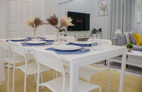 Manoc-Manoc Appartement | Fully Furnished 2BR Newly Renovated Apartment by the White Beach - 1min walk from door step