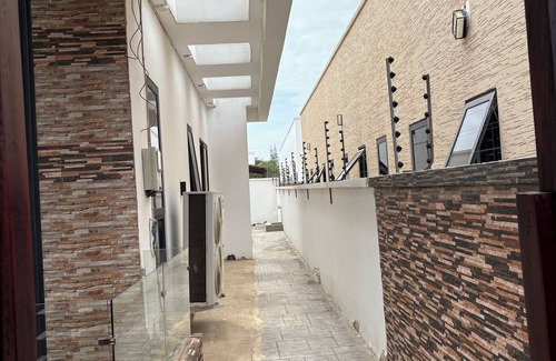 Nungua Appartement | Fully furnished 3-bedroom apartment in an Estate at Sakumono with all you nee
