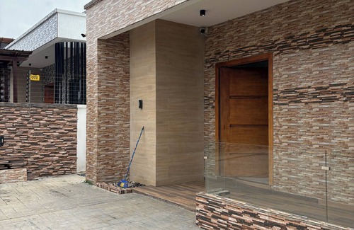 Nungua Appartement | Fully furnished 3-bedroom apartment in an Estate at Sakumono with all you nee