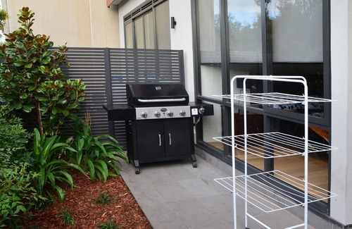 Essendon North Appartement | Fully Furnished New Designer apartment - Contemporary & Convenient
