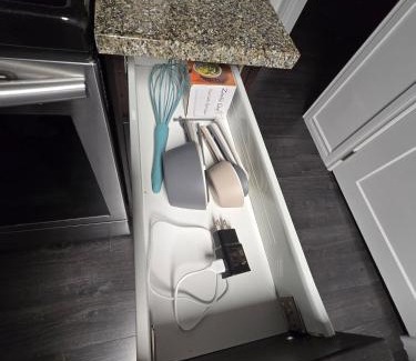Regina Appartement | Fully Furnished Basement Suite