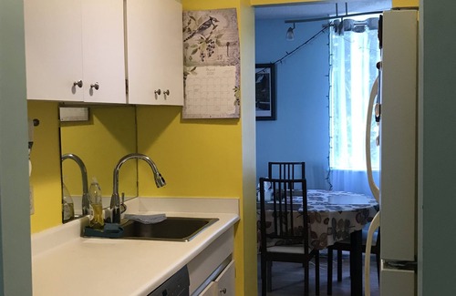 West Vancouver Appartement | Appartement entièrement meublé dans un quartier calme, emplacement idéal!