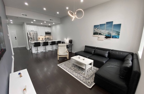 Downtown London Copropriété | Fully Furnished. Central Financial District. Completely Renovated.