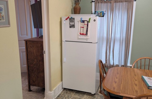 Monroe Appartement | Entièrement meublé, propre, confortable, Duplex 1 chambre au centre-ville de Monroe, MI