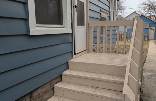 Monroe Appartement | Entièrement meublé, propre, confortable, Duplex 1 chambre au centre-ville de Monroe, MI